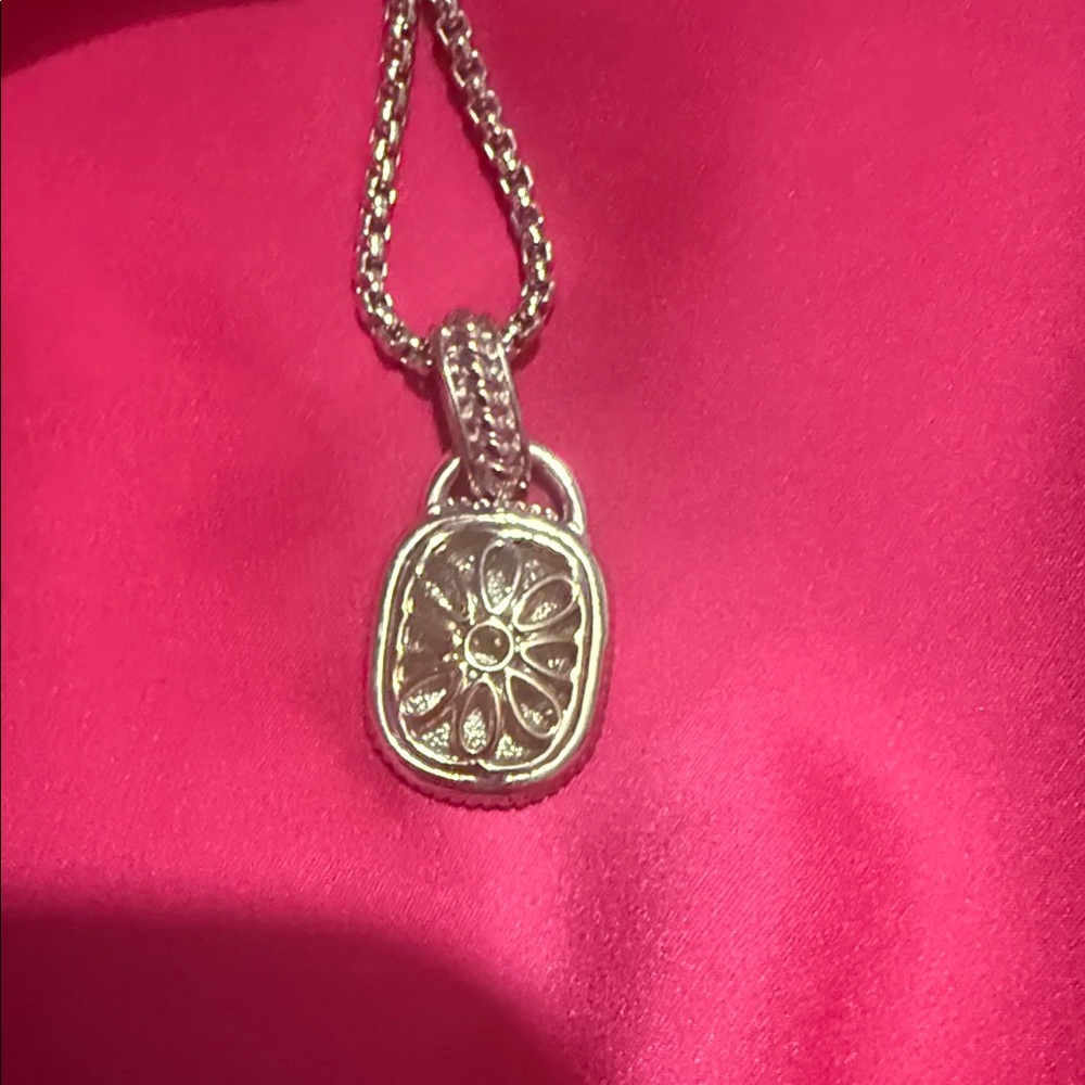 Elegant Silver Pendant Necklace - Picture 6 of 9